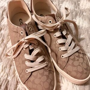 Coach Women's Beige Patterned Sneakers Size 8